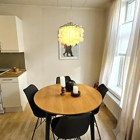 Apartamento Fin Sentrumsnaer I Rolige Omgivelser Ålesund